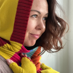 Pletené kapuce s šálou a rukavičkami bez prstů